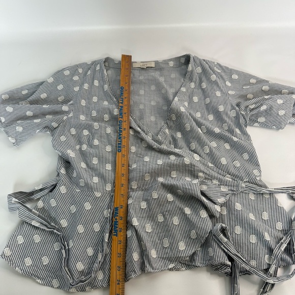 LOFT Gray Polka Dot Feminine Wrap Top size large 96% cotton Flowy sleeves - Picture 9 of 9